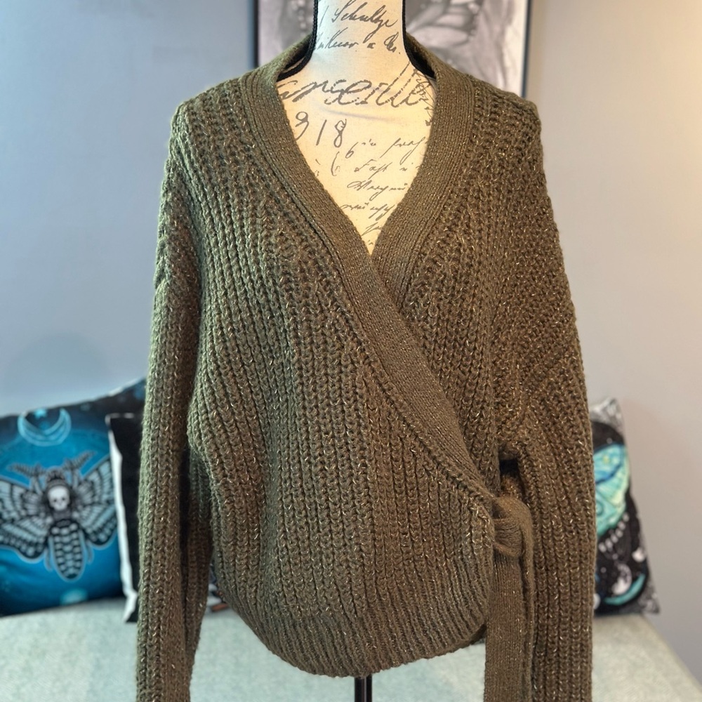 HUNTER GREEN CROSS TIE SWEATER